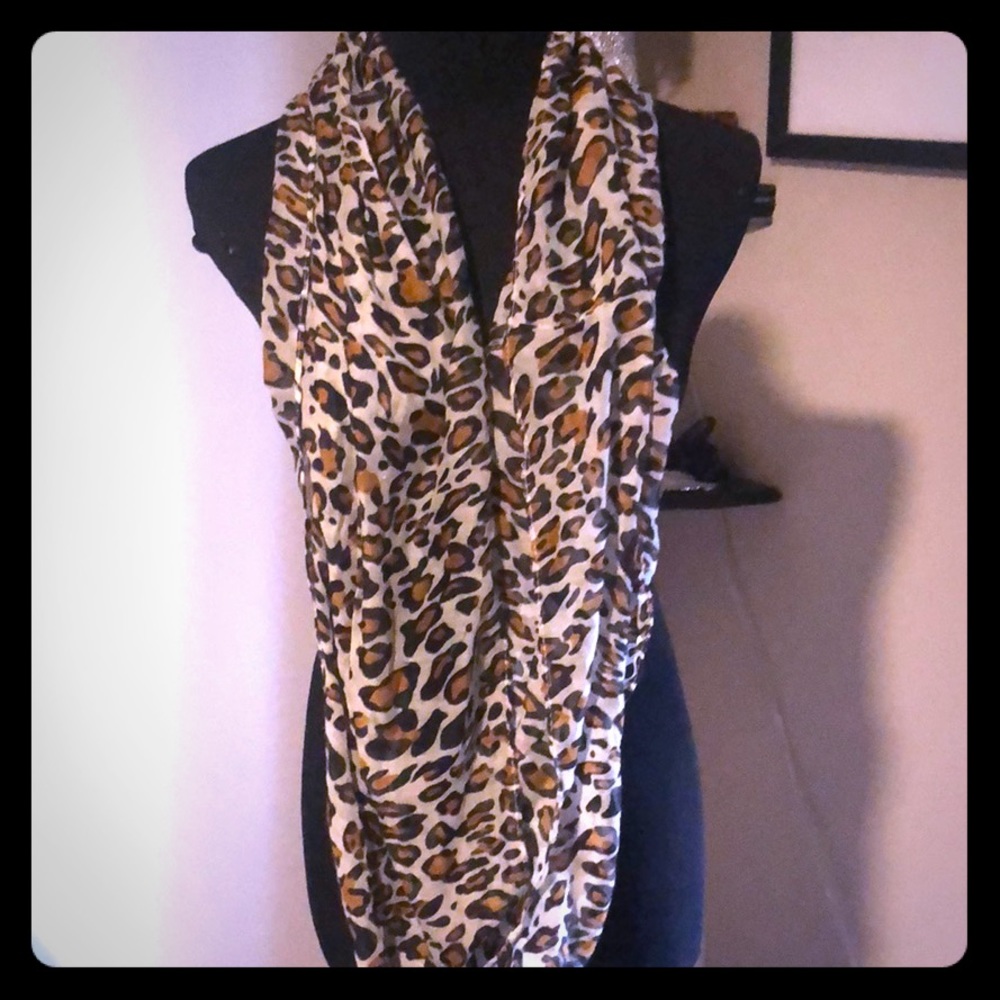 Nwot Leopard Print Loop Scarf - image 1